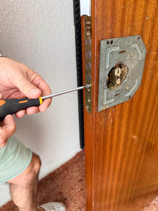 Desmontando una cerradura de seguridad